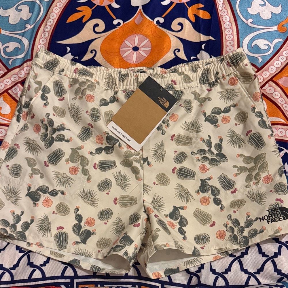 The North Face girl L Cactus Pattern Shorts - Cream